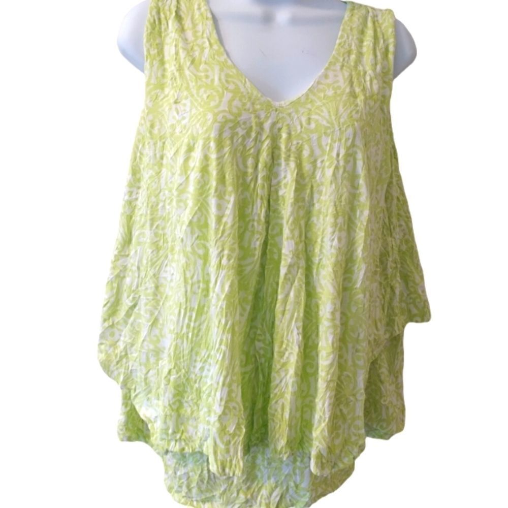 Lulu B lightweight layered crinkle tank top lime green size M